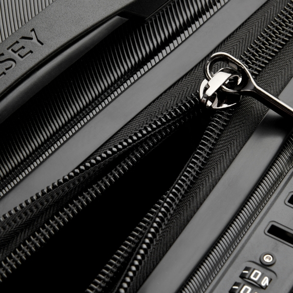 Delsey Shadow 5.0 73cm - Trunk Utvidbar Svart