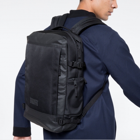 Eastpak Tecum CNNCT - Ryggsekk Medium Svart